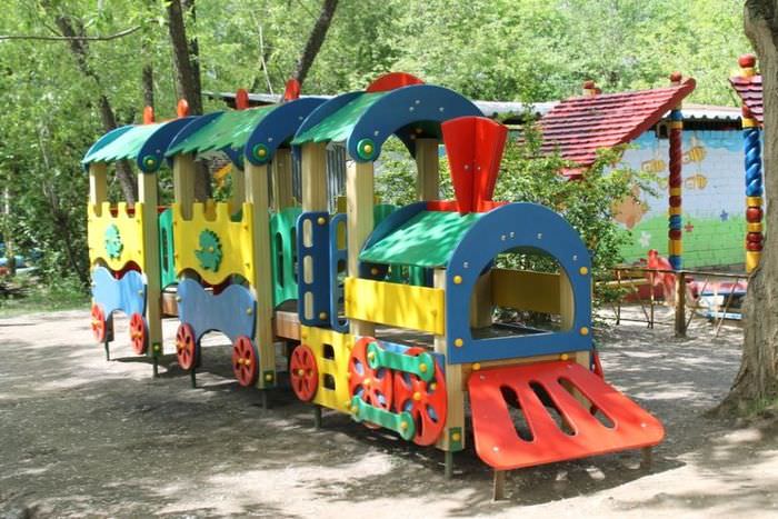 Children&#39;s gazebo-train made of wood