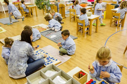Детский сад Монтессори - чего следует ожидать от занятий по известной методике