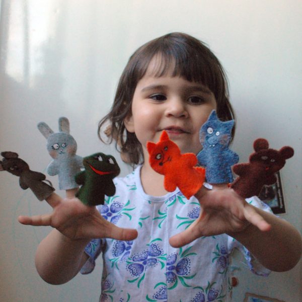 girl with finger puppets
