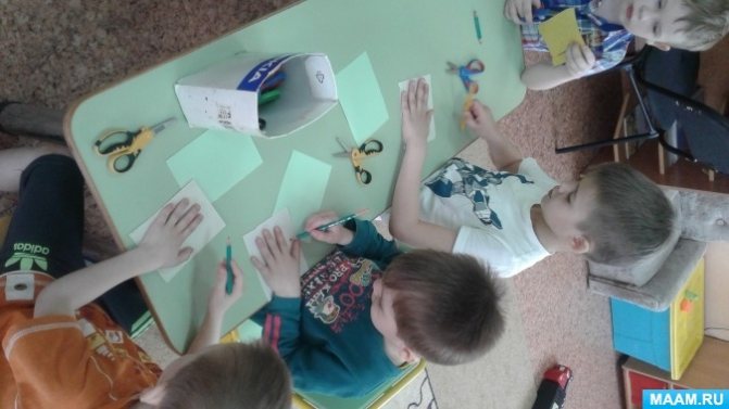 Photo report “Making a wall newspaper for Family Day”