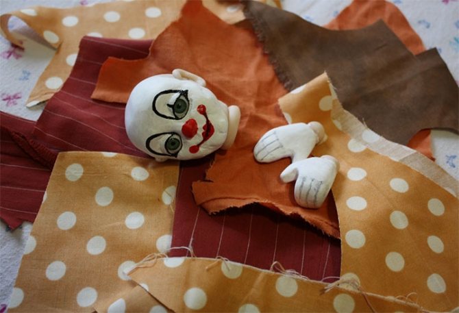 Изготовление клоуна из ткани