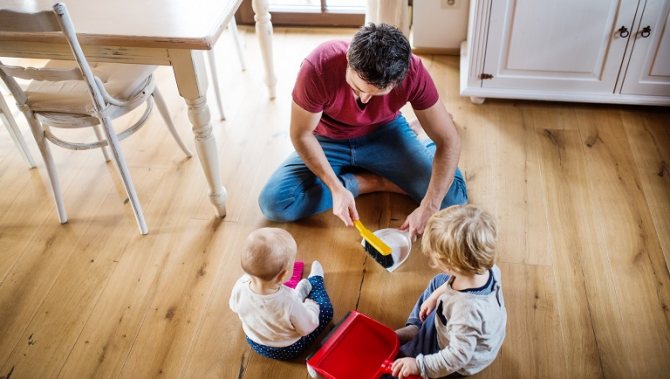 father teaches children to clean on their own