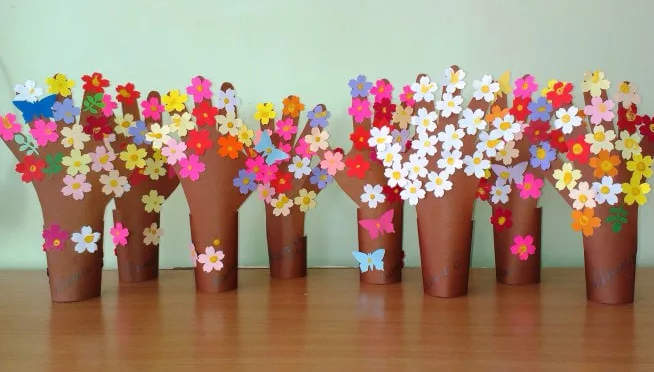 DIY gifts for March 8th for mom in kindergarten - interesting craft ideas and step-by-step master classes