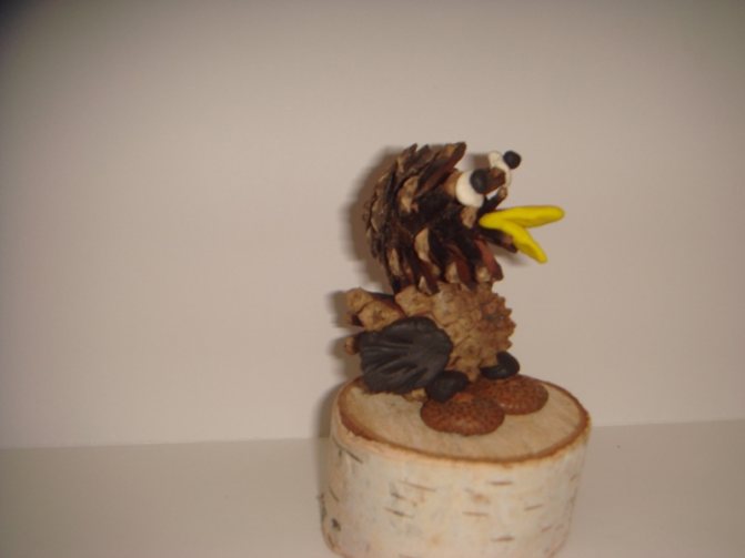 Птицы из шишек: детские поделки из природных материалов