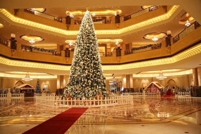 The most expensive Christmas tree in the history of the holiday.jpg