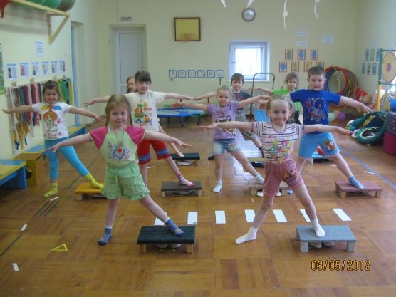 Step - aerobics in kindergarten