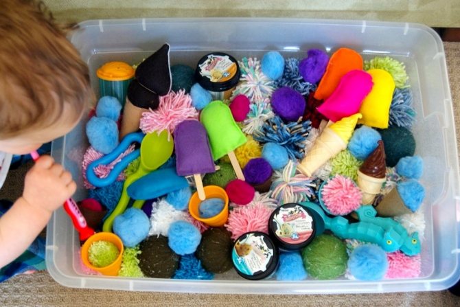 Options for sensory boxes for children from 6 months